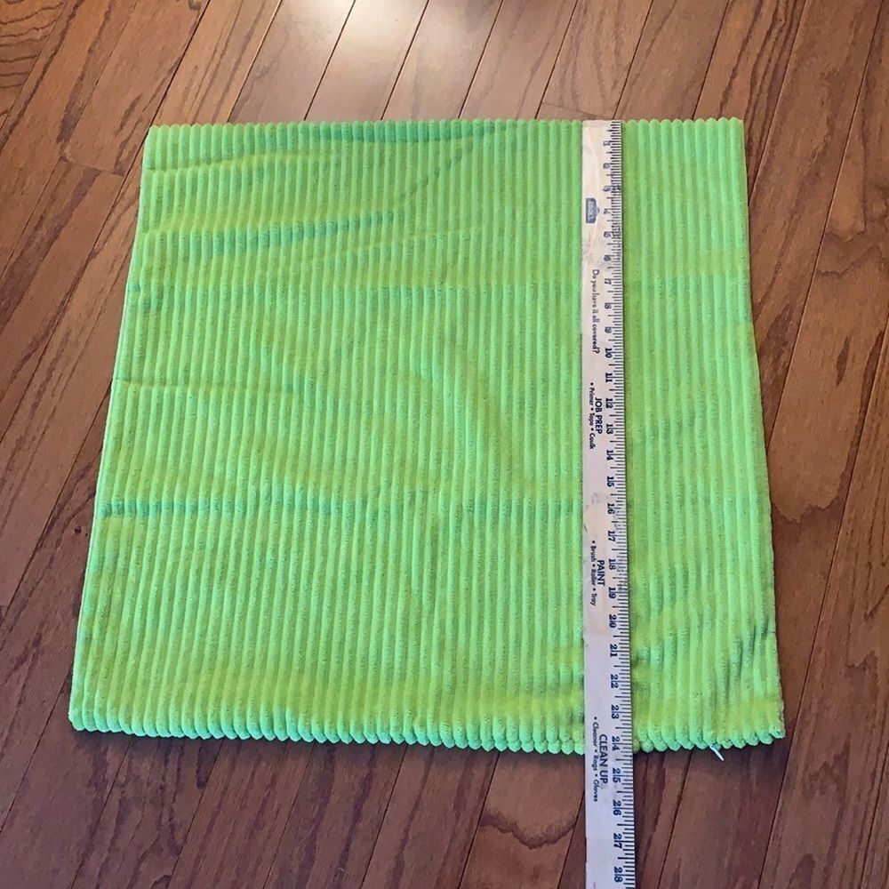 Zippered pillow cover. - Picture 2 of 4